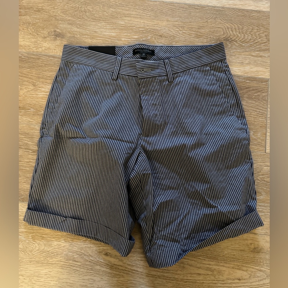 Men’s Blue Steiped Banana Republic Shorts, Waist 30